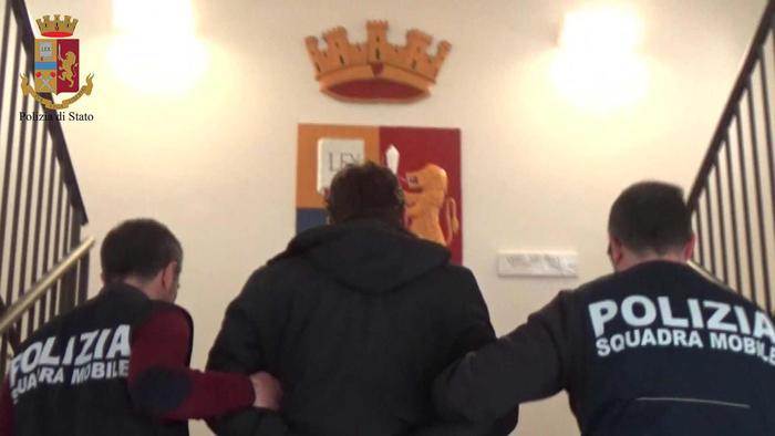 Avrebbe violentato la figlioletta di 12 anni e picchiato la moglie. Nigeriano arrestato dalla polizia - Ragusa Oggi