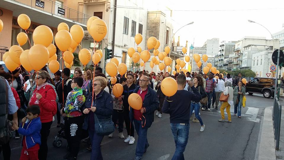 LA MARCIA CONTRO LA TRATTA DEGLI ESSERI UMANI A RAGUSA