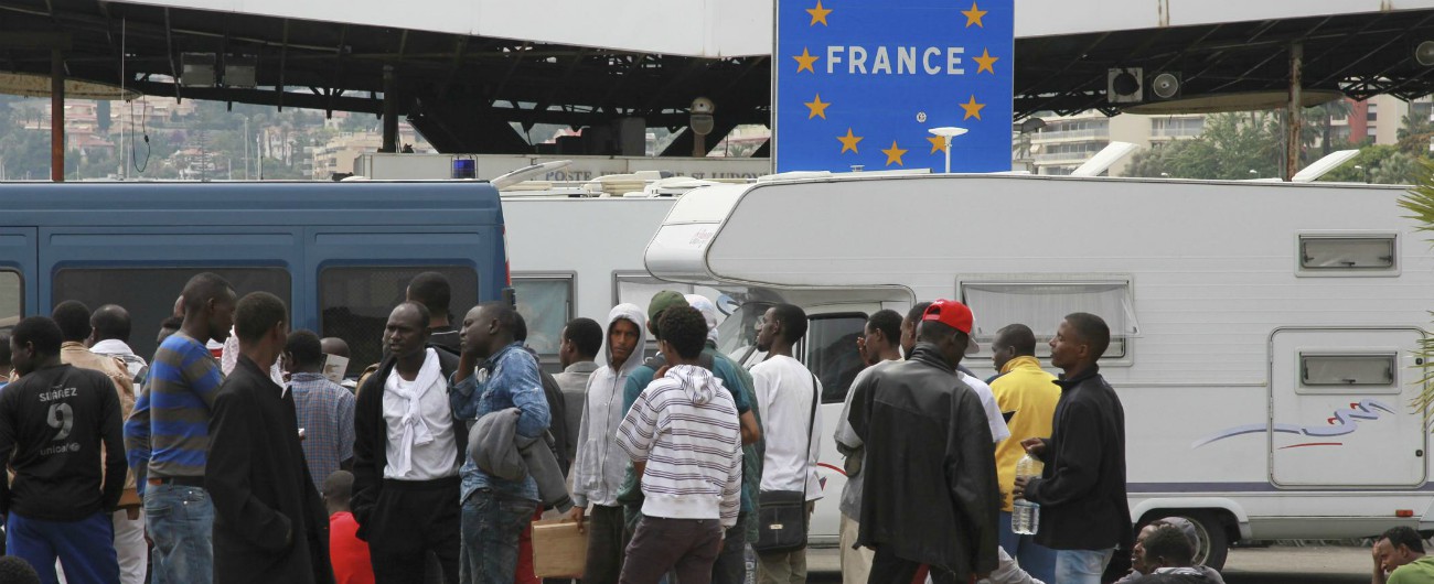 Migranti, rapporto sui minori: le giovani indotte a prostituirsi per mangiare o per passare il confine a Ventimiglia - Il Fatto Quotidiano