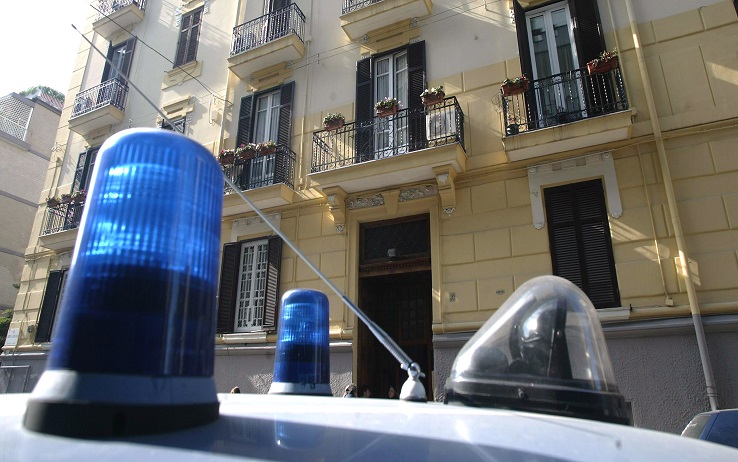 Caporalato, a Ragusa ubriaco guida furgone con 8 migranti: denunciato  | Sky TG24