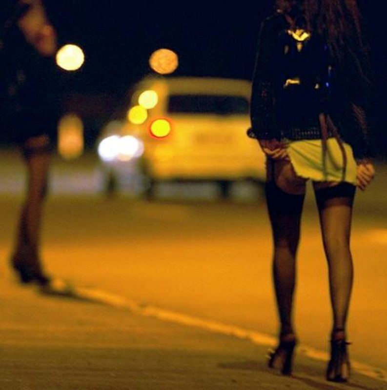 Sfruttamento della prostituzione: la nuova tratta recluta sui social - La Riviera